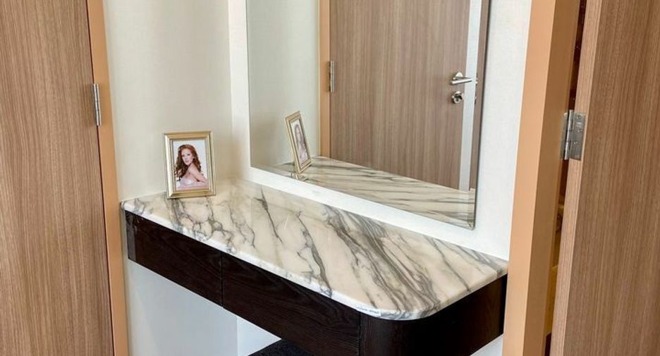 For rent 2 bedrooms condo in Watthana, Bangkok