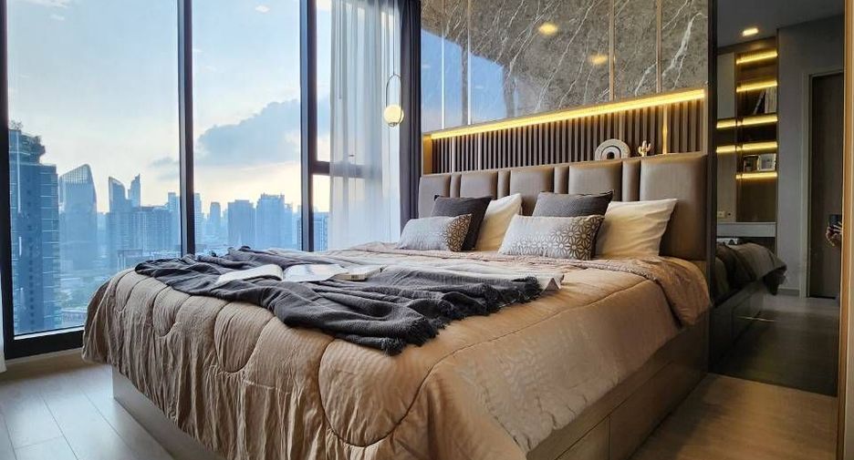 For rent 2 bedrooms condo in Huai Khwang, Bangkok