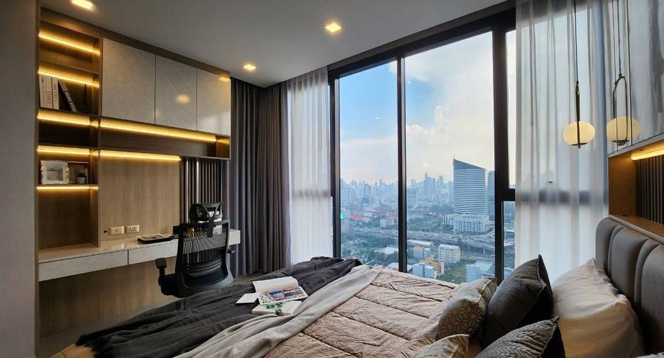 For rent 2 bedrooms condo in Huai Khwang, Bangkok