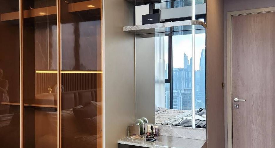 For rent 2 bedrooms condo in Huai Khwang, Bangkok