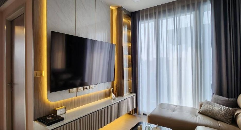 For rent 2 bedrooms condo in Huai Khwang, Bangkok