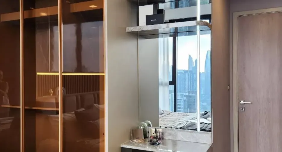 For rent 2 bedrooms condo in Huai Khwang, Bangkok