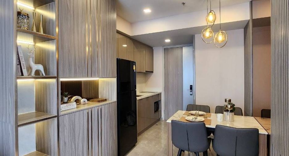 For rent 2 bedrooms condo in Huai Khwang, Bangkok