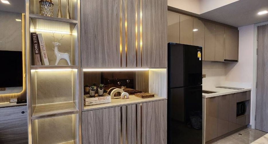 For rent 2 bedrooms condo in Huai Khwang, Bangkok