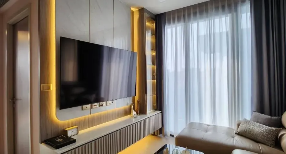 For rent 2 bedrooms condo in Huai Khwang, Bangkok