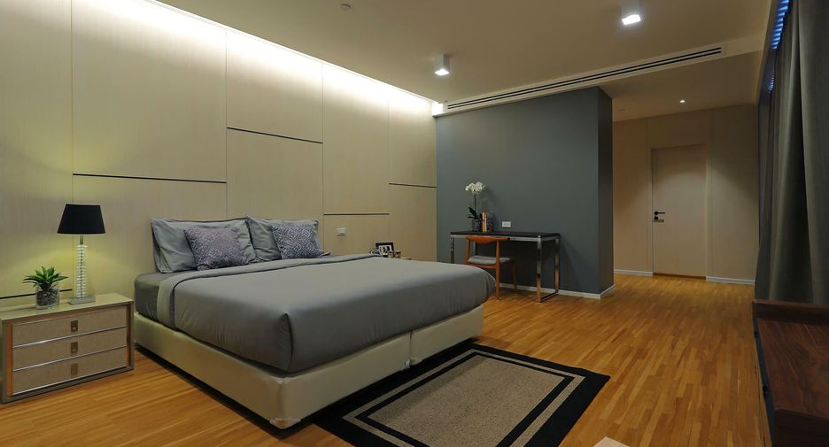 For rent 3 bedrooms apartment in Watthana, Bangkok
