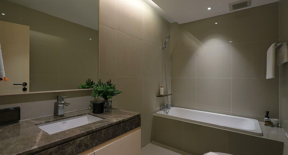 For rent 3 bedrooms apartment in Watthana, Bangkok