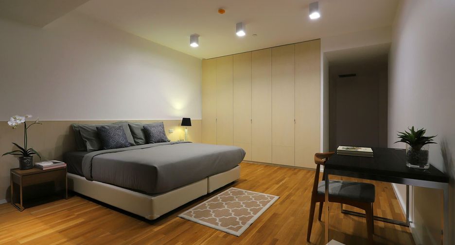 For rent 3 bedrooms apartment in Watthana, Bangkok