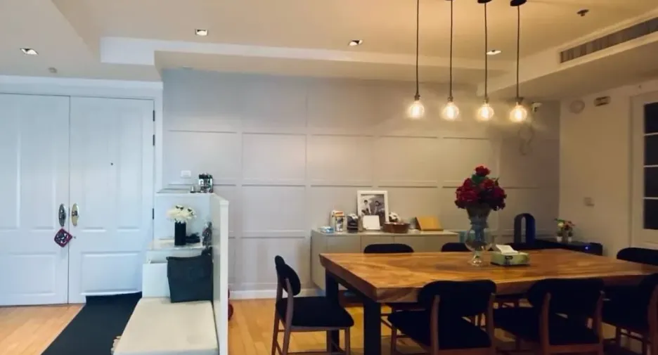 For rent 3 bedrooms condo in Pathum Wan, Bangkok