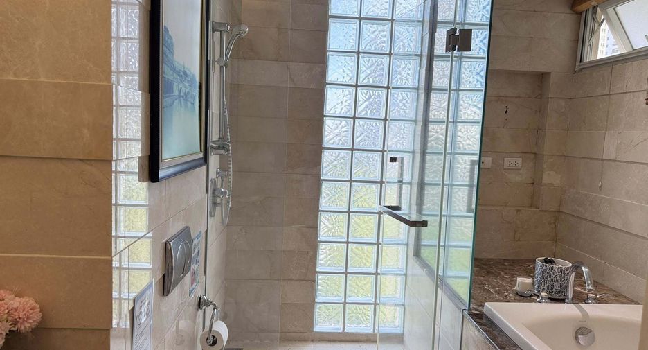 For rent 2 bedrooms apartment in Watthana, Bangkok