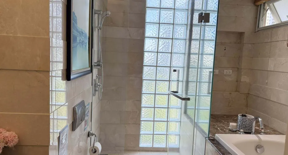 For rent 2 bedrooms apartment in Watthana, Bangkok