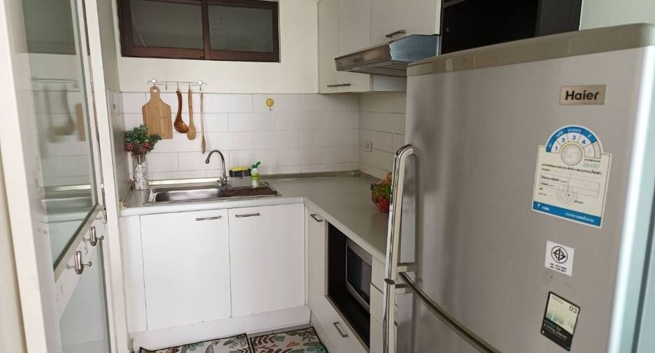 For rent 2 bedrooms condo in Yan Nawa, Bangkok