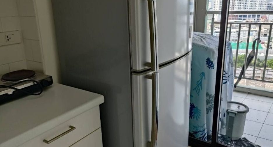 For rent 2 bedrooms condo in Yan Nawa, Bangkok
