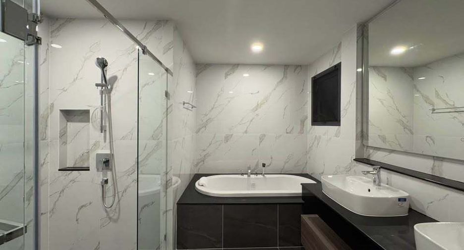 Casa en alquiler de 4 habitaciones en Bang Phli, Samut Prakan