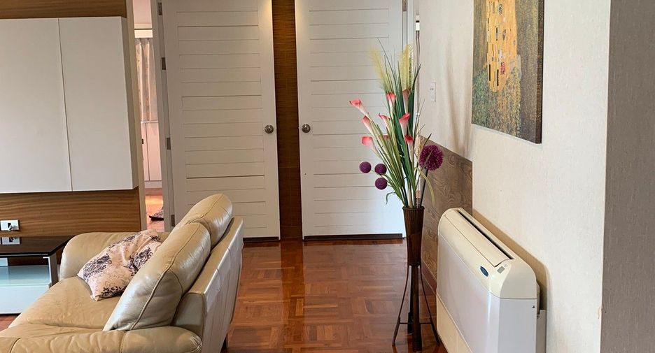 For rent 3 bedrooms condo in Khlong Toei, Bangkok