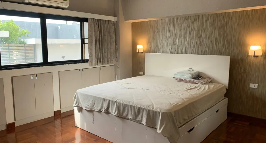 For rent 3 bedrooms condo in Khlong Toei, Bangkok