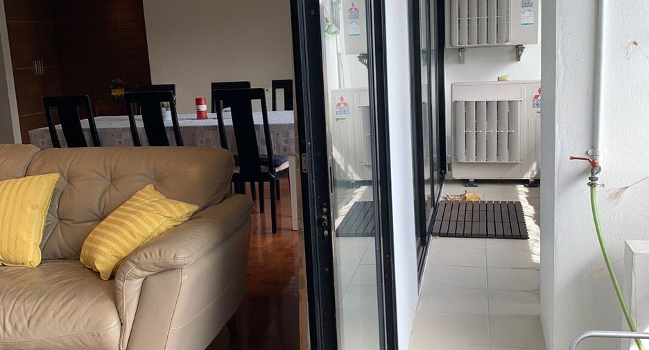 For rent 3 bedrooms condo in Khlong Toei, Bangkok
