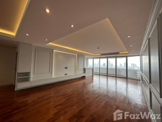 For rent 4 bedrooms condo in Watthana, Bangkok