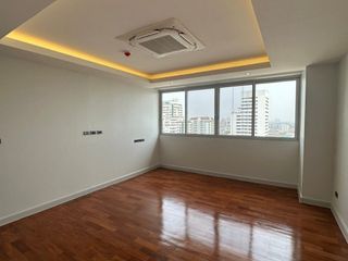 ให้เช่า 4 ห้องนอน คอนโด ใน วัฒนา, กรุงเทพฯ