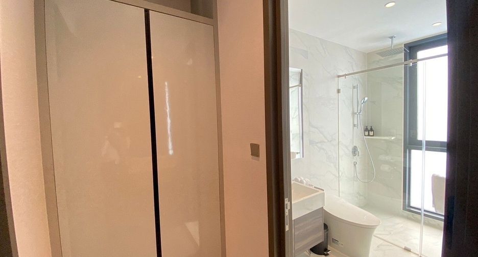 For rent 3 bedrooms condo in Sathon, Bangkok