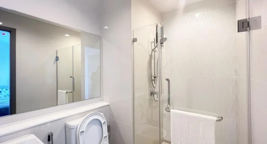For rent 2 bedrooms condo in Huai Khwang, Bangkok