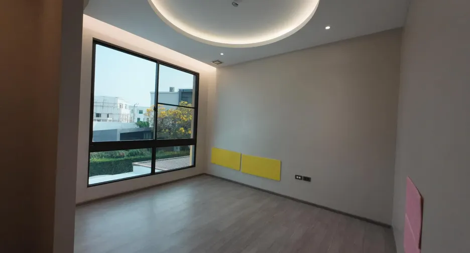 For rent 3 bedrooms townhouse in Lat Phrao, Bangkok