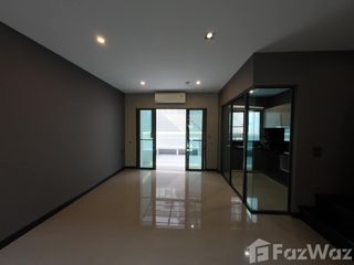 For rent 3 bedrooms townhouse in Lat Phrao, Bangkok