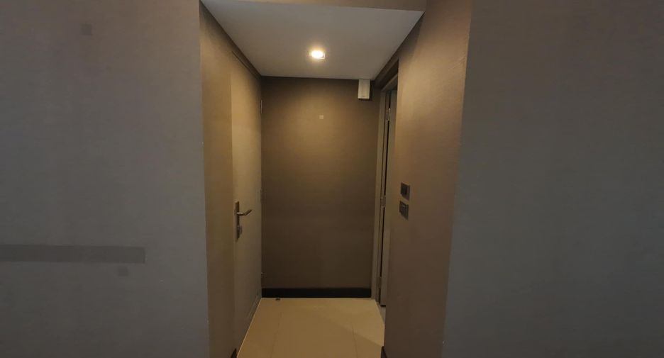 À louer 3 chambres maison de ville à Lat Phrao, Bangkok