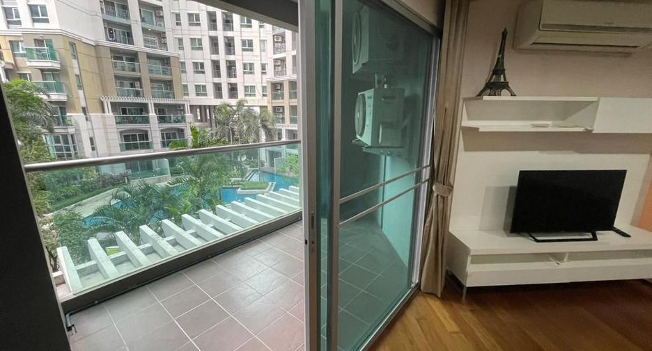 À louer 2 chambres condo à Huai Khwang, Bangkok