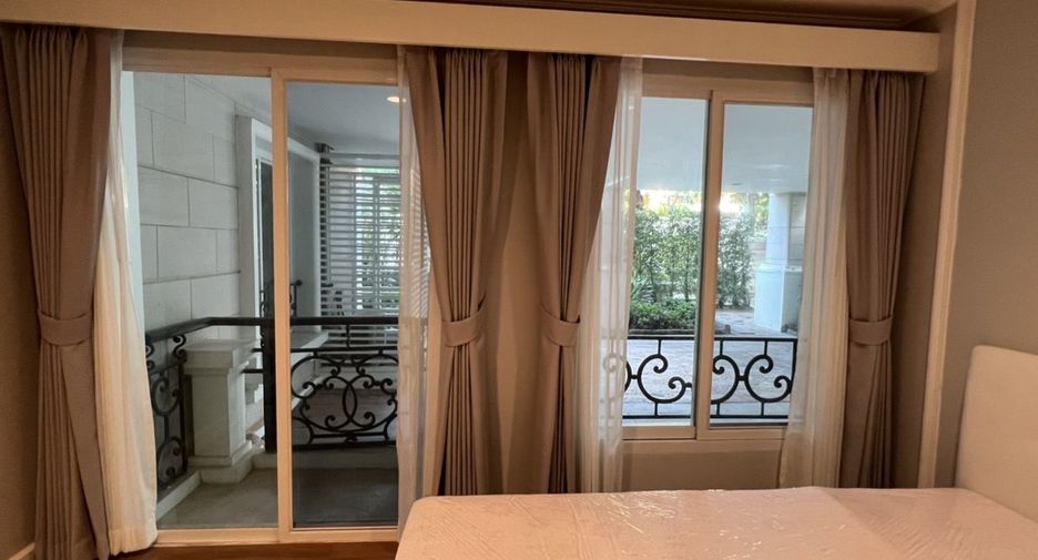 For rent 3 bedrooms condo in Khlong Toei, Bangkok