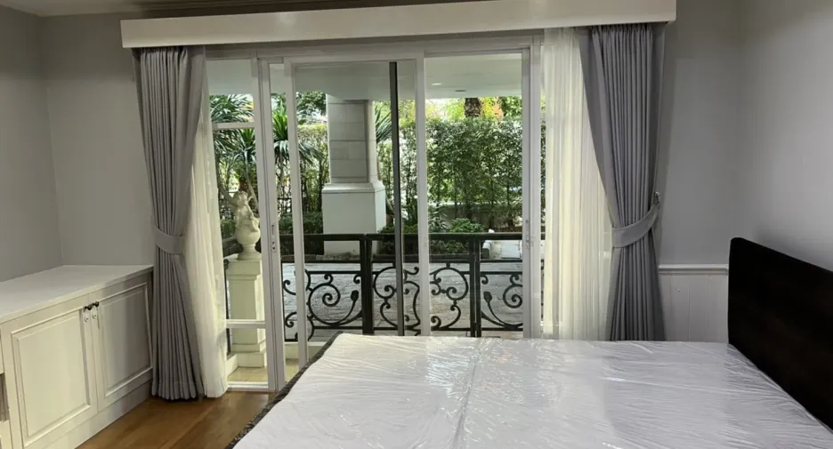 For rent 3 bedrooms condo in Khlong Toei, Bangkok