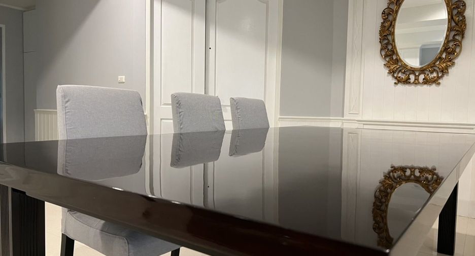 For rent 3 bedrooms condo in Khlong Toei, Bangkok