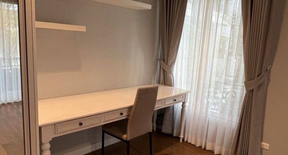 For rent 3 bedrooms condo in Khlong Toei, Bangkok