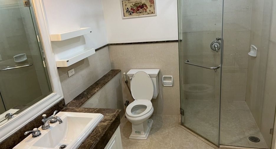 For rent 3 bedrooms condo in Khlong Toei, Bangkok