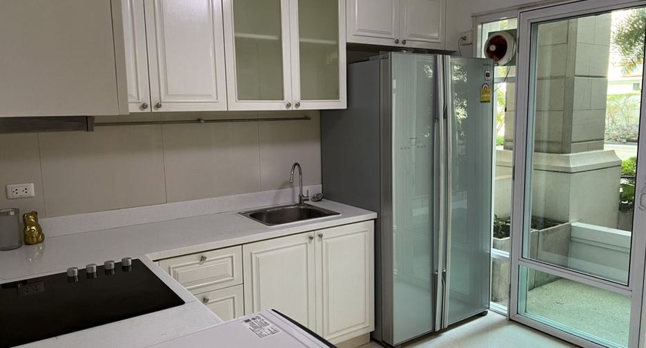 For rent 3 bedrooms condo in Khlong Toei, Bangkok
