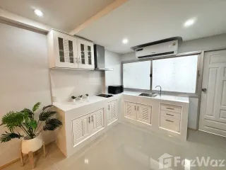 For rent 2 bedrooms condo in Huai Khwang, Bangkok
