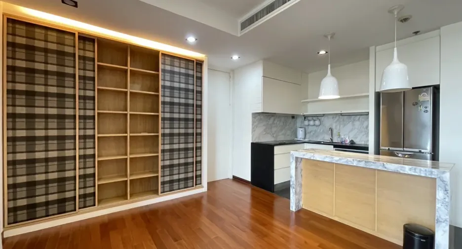 For rent 2 bedrooms condo in Khlong Toei, Bangkok