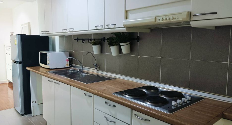 Wohnung zur Miete mit 2 Zimmer in Yan Nawa, Bangkok