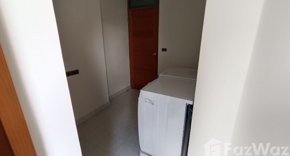 Apartamento en alquiler de 3 habitaciones en Khlong Toei, Bangkok