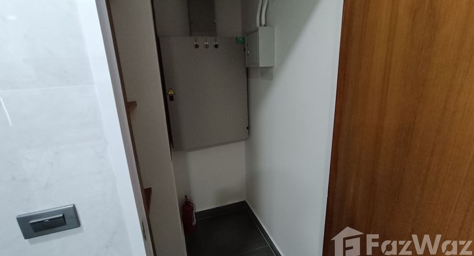 Apartamento en alquiler de 3 habitaciones en Khlong Toei, Bangkok