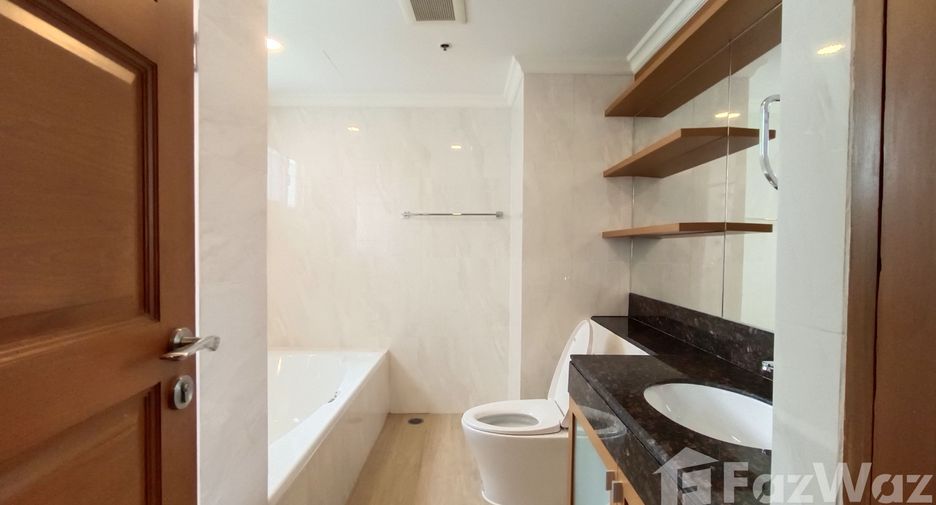 Apartamento en alquiler de 3 habitaciones en Khlong Toei, Bangkok