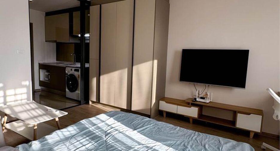 À louer studio condo à Huai Khwang, Bangkok
