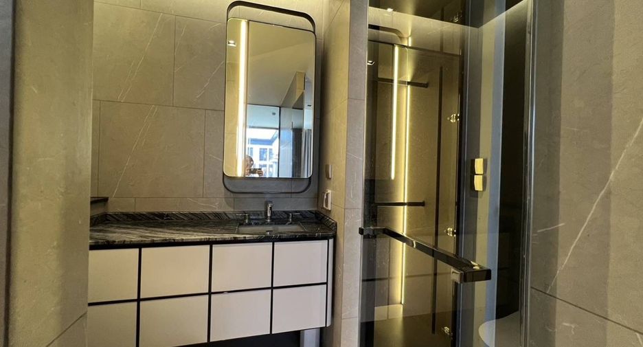 For rent 1 bed condo in Watthana, Bangkok