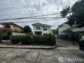 Casa en alquiler de 3 habitaciones en Bang Khen, Bangkok
