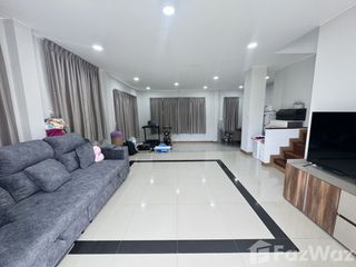 Casa en alquiler de 3 habitaciones en Bang Khen, Bangkok