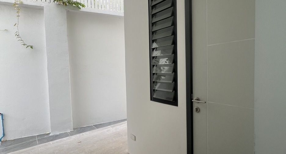 For rent 4 bedrooms house in Lat Phrao, Bangkok