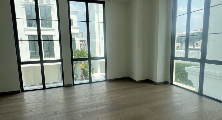 For rent 4 bedrooms house in Lat Phrao, Bangkok
