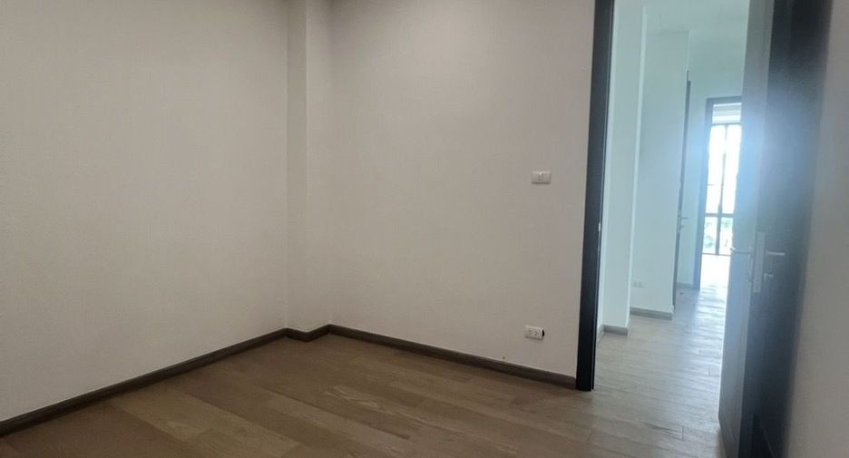 For rent 4 bedrooms house in Lat Phrao, Bangkok