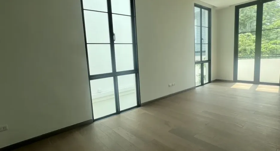 For rent 4 bedrooms house in Lat Phrao, Bangkok