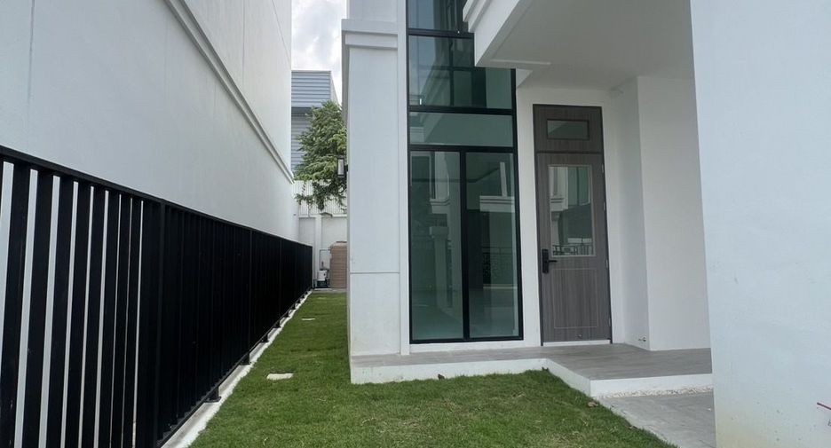 For rent 4 bedrooms house in Lat Phrao, Bangkok